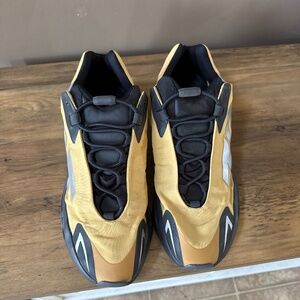 12.5 Yeezy 700